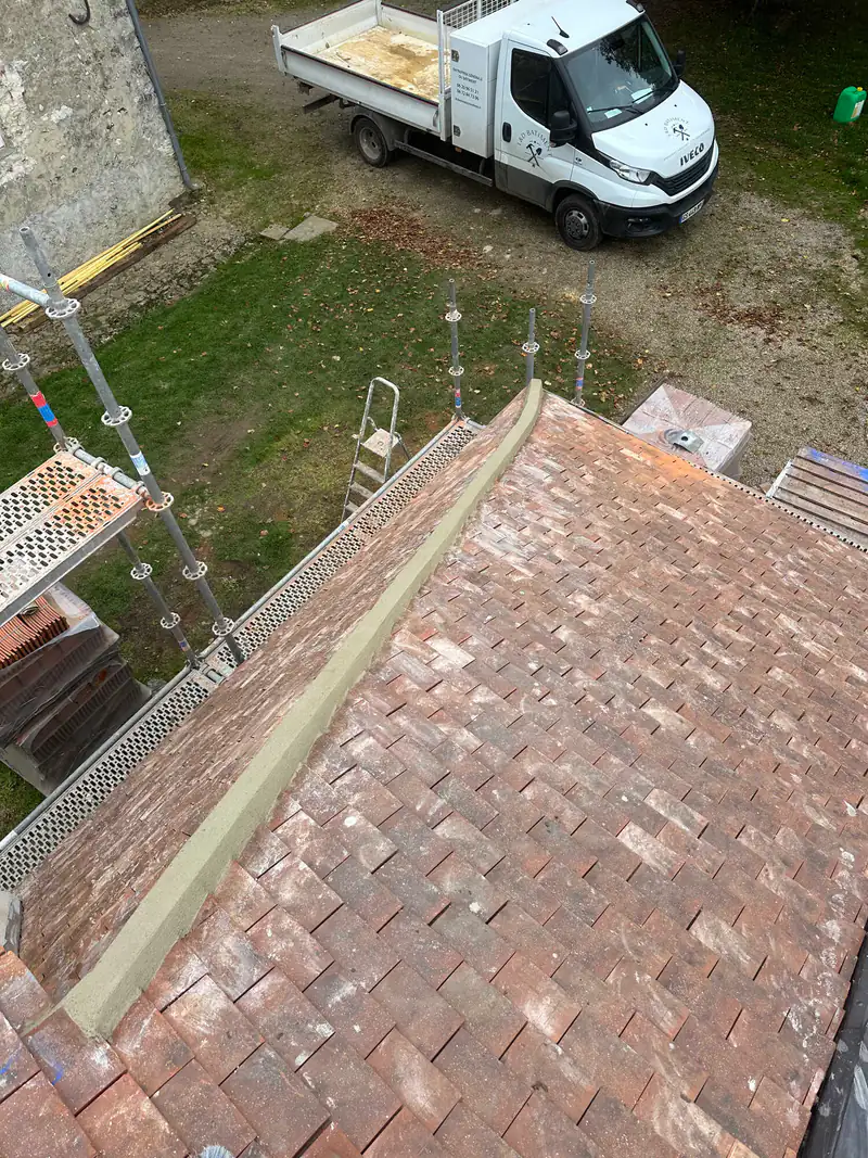 Chantier de couverture vu depuis l'échafaudage